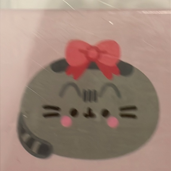 NIB! The Crème Pusheen Shop Plush Portable Mirror - Picture 5 of 7